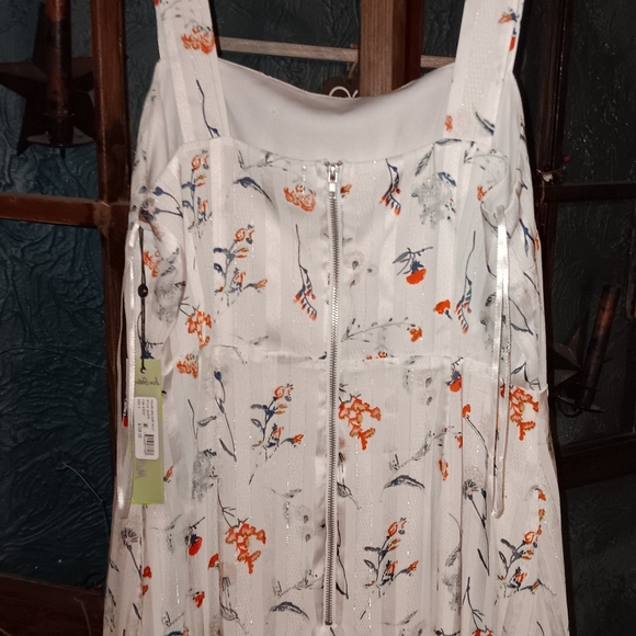 Spring dress - Picture 4 of 9